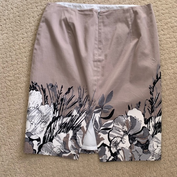 Floral skirt - Picture 2 of 8